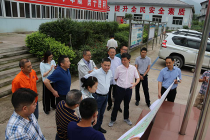 四川省交投集團(tuán)公司黨委副書記、副董事長、總經(jīng)理周黎明到仁沐新LJ18標(biāo)項目部檢查指導(dǎo)工作